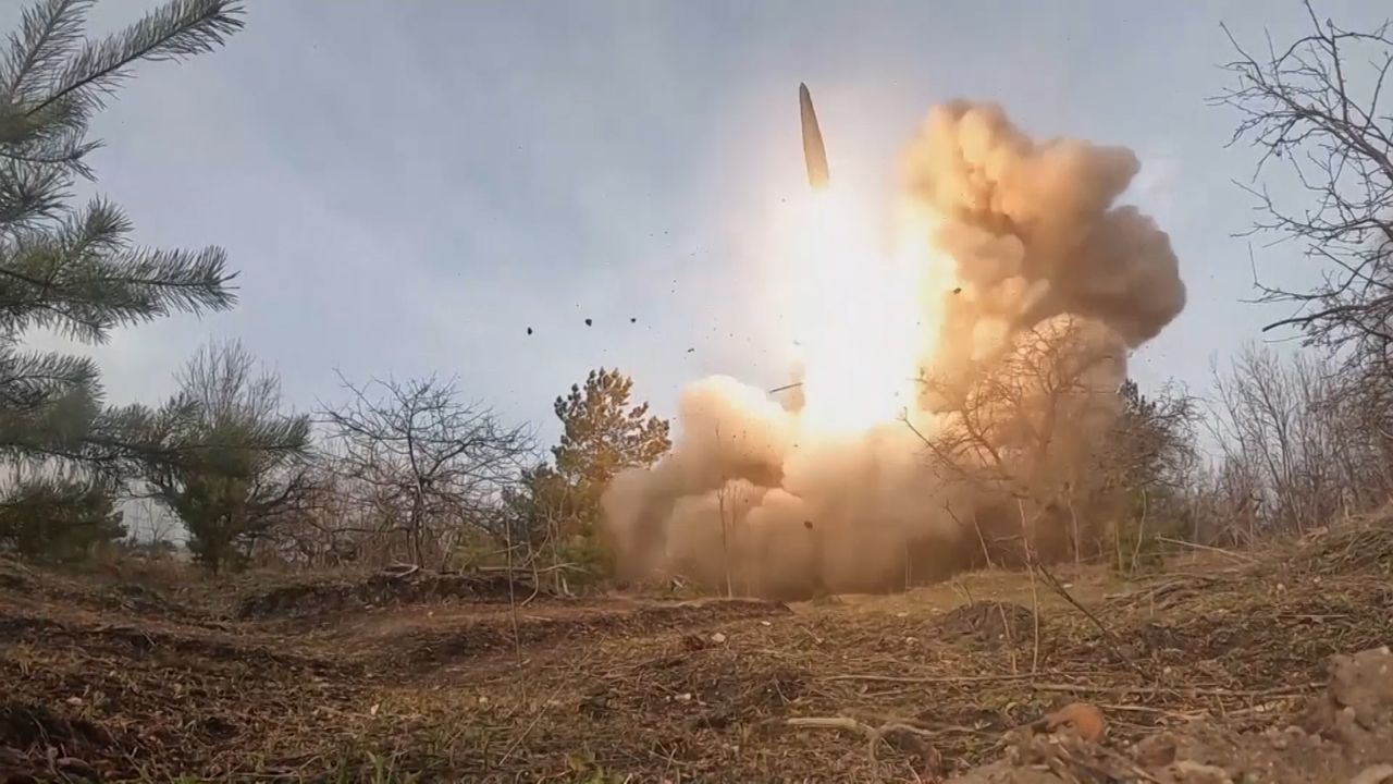 Rosyjskie Iskandery uderzają w Ukrainę. Mobilne wyrzutnie mogą przenosić pociski jądrowe