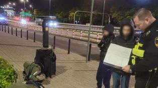 Ciężarna Ukrainka koczowała z dziećmi na ulicy. Kobiecie pomogli strażnicy miejscy