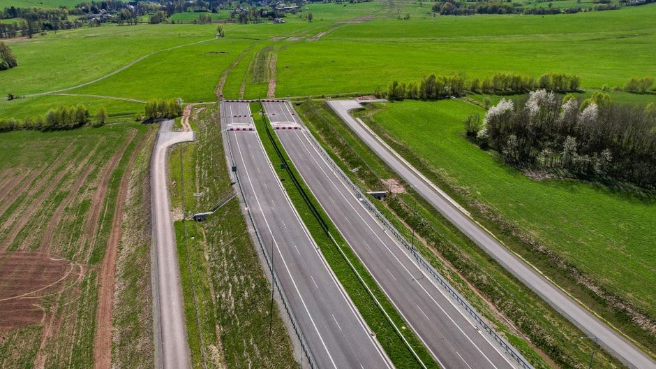 Droga za miliardy kończy się w szczerym polu