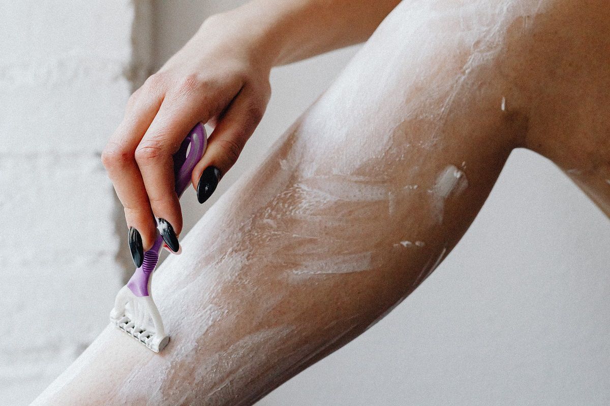 Which home hair removal method should you choose? Photo: Pexels