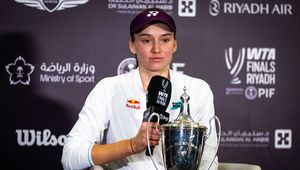 Potężny zgrzyt po finale. Rybakina odmówiła wspólnego zdjęcia