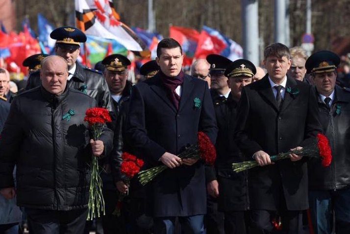 Kaliningrad. Gubertator (na fot w środku) uspokajał mieszkańców, że NATO i Europejczycy  nie zdecydują się na atak 