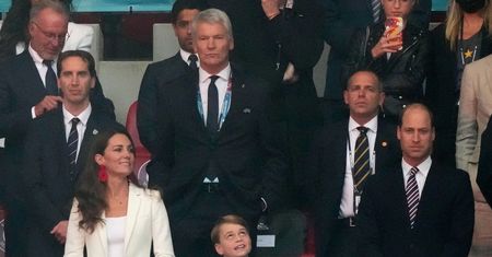 Kate wykonała jeden gest. Wszyscy patrzyli tylko na jej brzuch