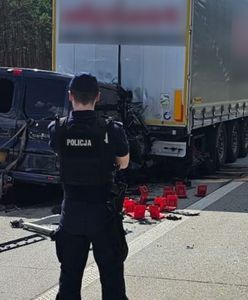 Śmierć na A2. Dosłownie wbił się w ciężarówkę