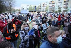 Koronawirus w Polsce. Prezydent miasta zorganizował koncerty do słuchania z balkonów. Tłum pod sceną