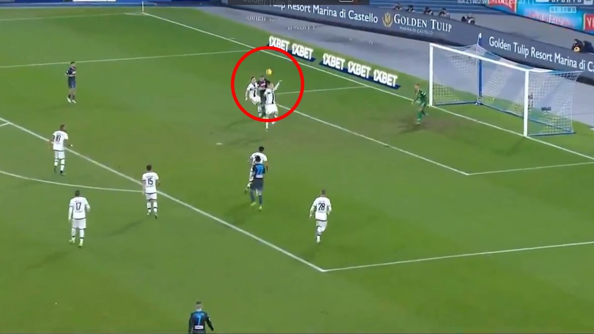 Serie A: Arkadiusz Milik zdobywa gola w meczu Napoli - Parma