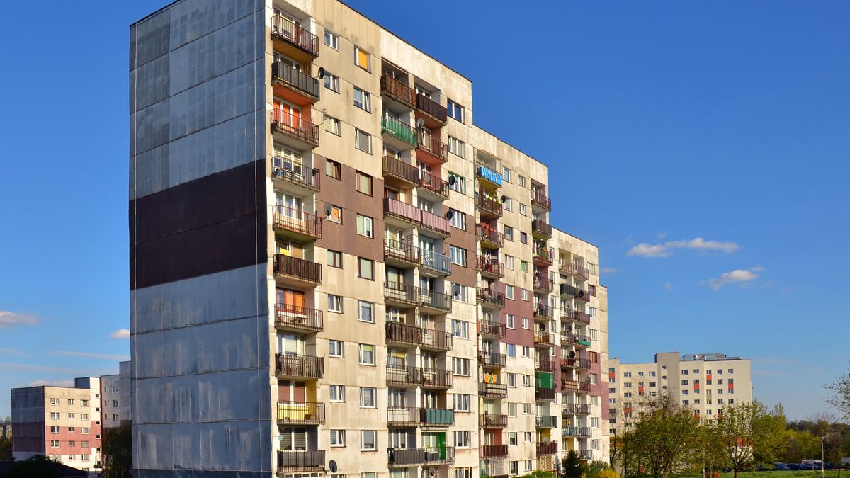 Blok; wielka płyta; blok z wielkiej płyty; mieszkanie; mieszkania; PRL; budownictwo; nieruchomości; książeczka mieszkaniowa