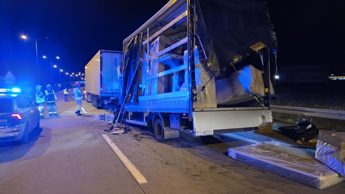 Bus wjechał w ciężarówkę na A4. Dwie osoby ranne