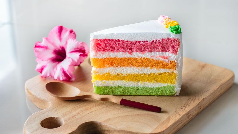 Tort tęczowy na pewno zachwyci dzieci