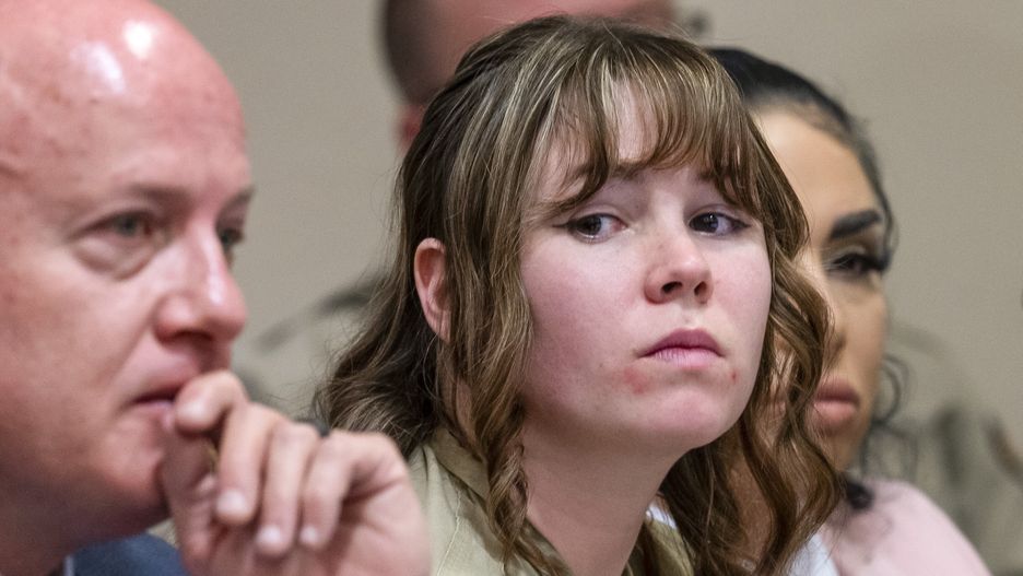 Hannah Gutierrez-Reed (C), who was working as the armorer on the set of the movie 'Rust' when actor Alec Baldwin discharged a gun and killed cinematographer Halyna Hutchins, sits with her attorneys during her sentencing hearing today in New Mexico State court in Santa Fe, New Mexico, USA, 15 April 2024. Gutierrez-Reed was sentenced to 18 months in prison for her responsibility in the 2021 shooting in which Hutchins was killed. EPA/LUIS SANCHEZ SATURNO / POOL Dostawca: PAP/EPA.