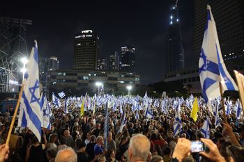 100 tys. osób na ulicach Tel Awiwu. Protest przeciw rządowi Netanjahu