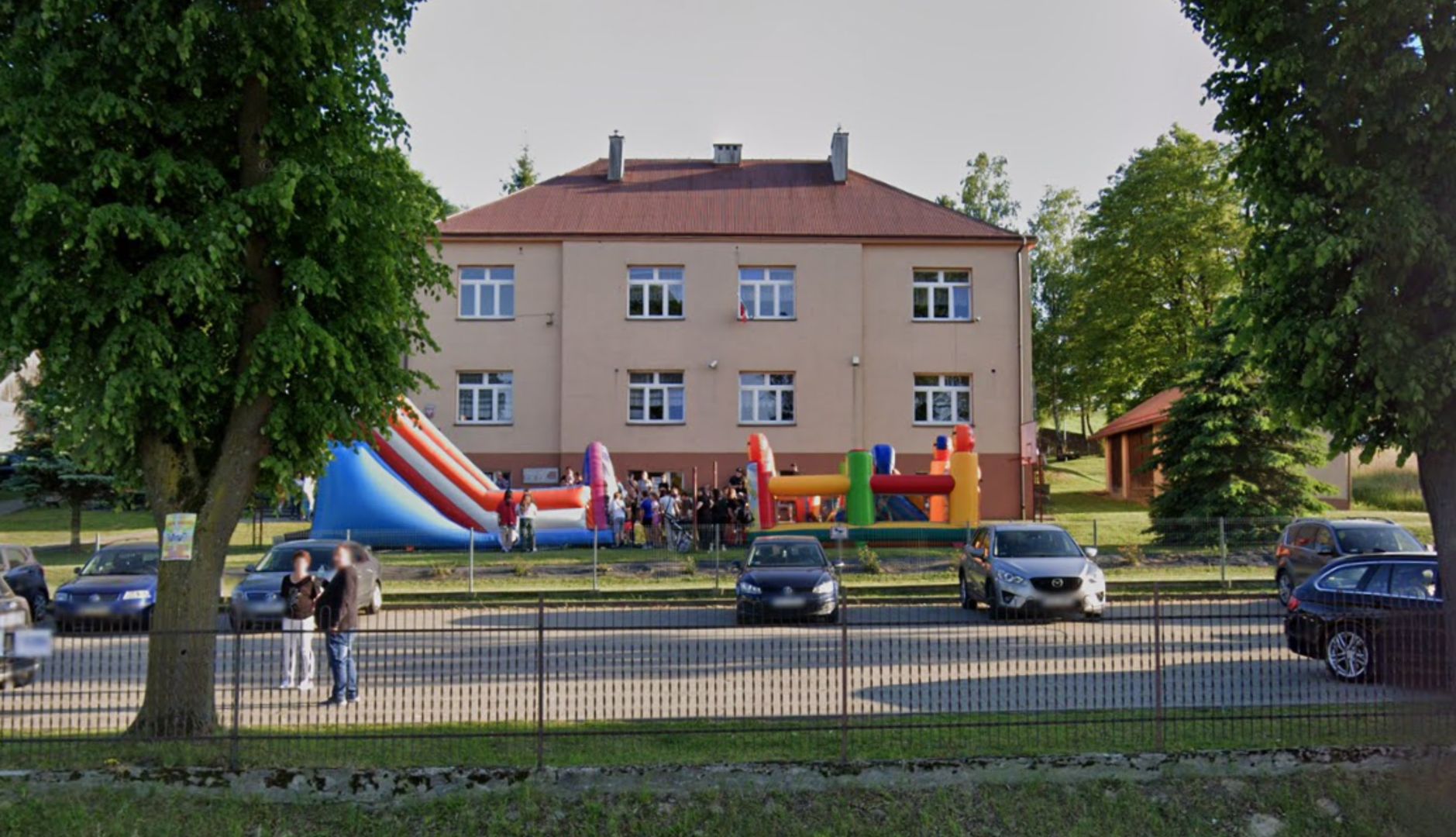 Zaatakowali dyrektorkę szkoły. Interweniowała policja