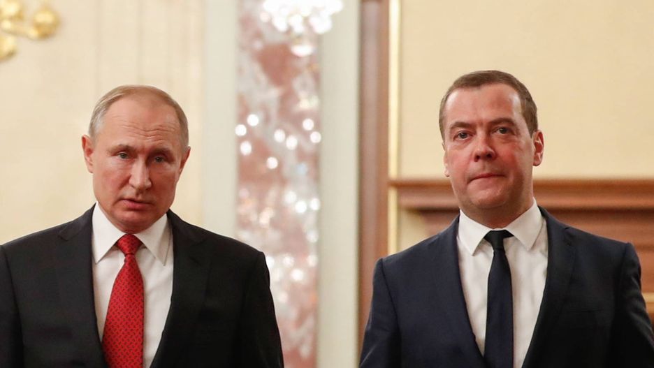 Russian Government resignsepa08130443 Russian President Vladimir Putin (L) and  Russian Prime Minister Dmitry Medvedev (R) prior to a meeting with Cabinet members at the Government's headquarters in Moscow, Russia, 15 January 2020. Russian Prime Minister Dmitry Medvedev announced of resignation of Russian Government.  EPA/DMITRY ASTAKHOV / SPUTNIK / GOVERNMENT PRESS SERVICE POOL MANDATORY CREDIT Dostawca: PAP/EPA.DMITRY ASTAKHOV / SPUTNIK / GOVERNMENT PRESS SERVICE POOL