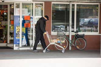 Zasypywanie dołka. Konsumenci "wyciągają" polską gospodarkę. Nowe dane o PKB