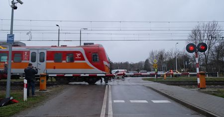 Kolej z Lublina do Łęcznej przez środek prywatnych posesji? Mieszkańcy Mełgwi protestują przeciw nowym planom