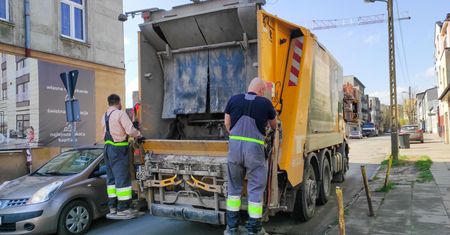 Zarobki kierowców śmieciarek. Oto ile dostają "na rękę"