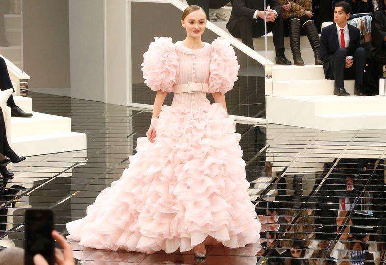 Lily-Rose Depp na wybiegu Chanel