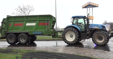 Protesty rolników przybierają na sile. Dołączają kolejni i blokują drogi