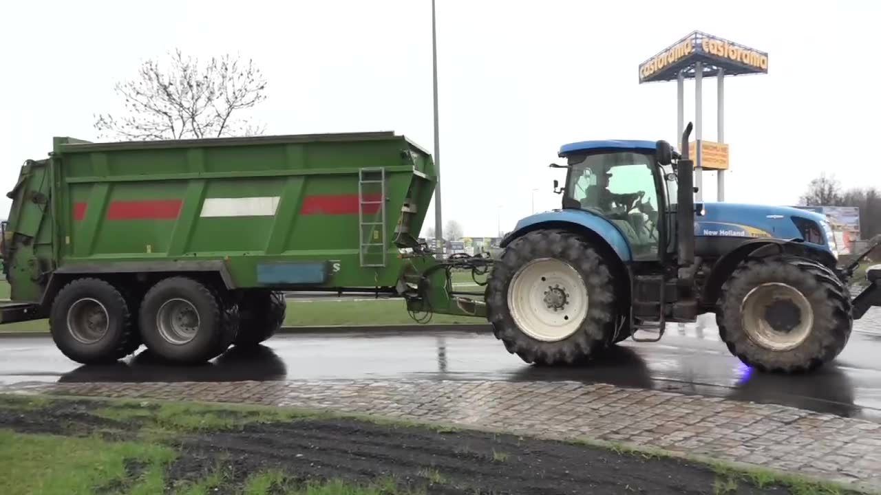 Protesty rolników przybierają na sile. Dołączają kolejni i blokują drogi