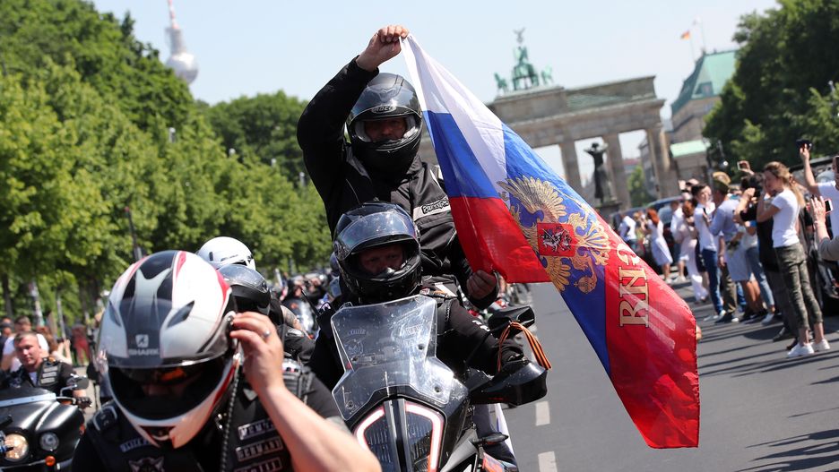 "Nocne wilki" co roku przyjeżdżają w maju do Niemiec. Na zdjęciu przejazd przez Berlin w 2019 r.