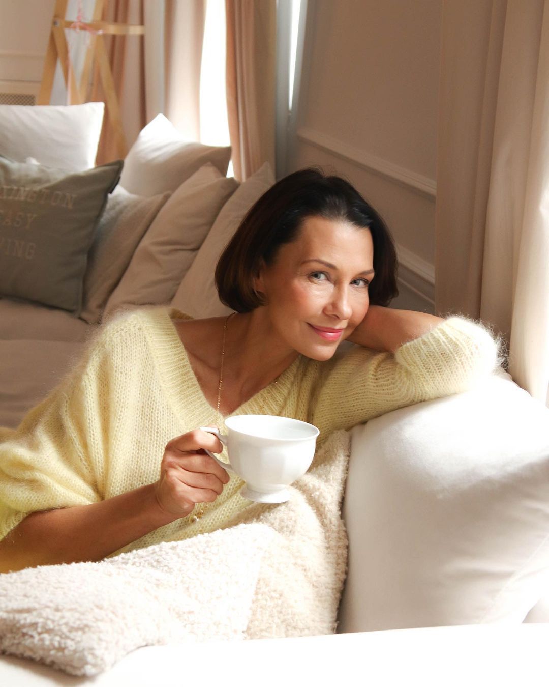 Jak mieszka Anna Popek? Morze bieli w lekko paryskim stylu. 