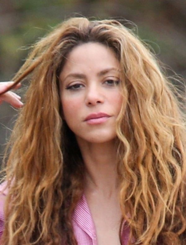 Shakira przyłapana na spacerze z synami