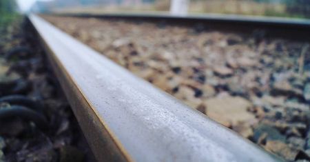 Świdnik: Pociąg potrącił mężczyznę. 72-latek trafił do szpitala