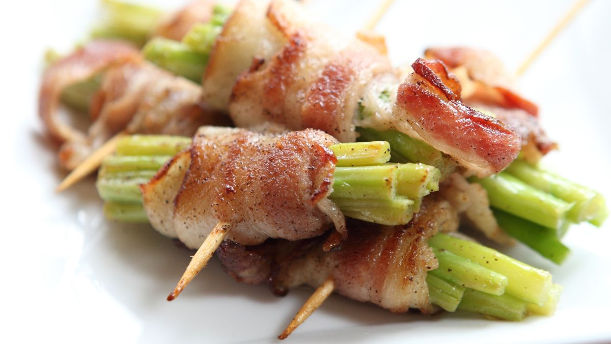 Szparagi w boczku - Pyszności