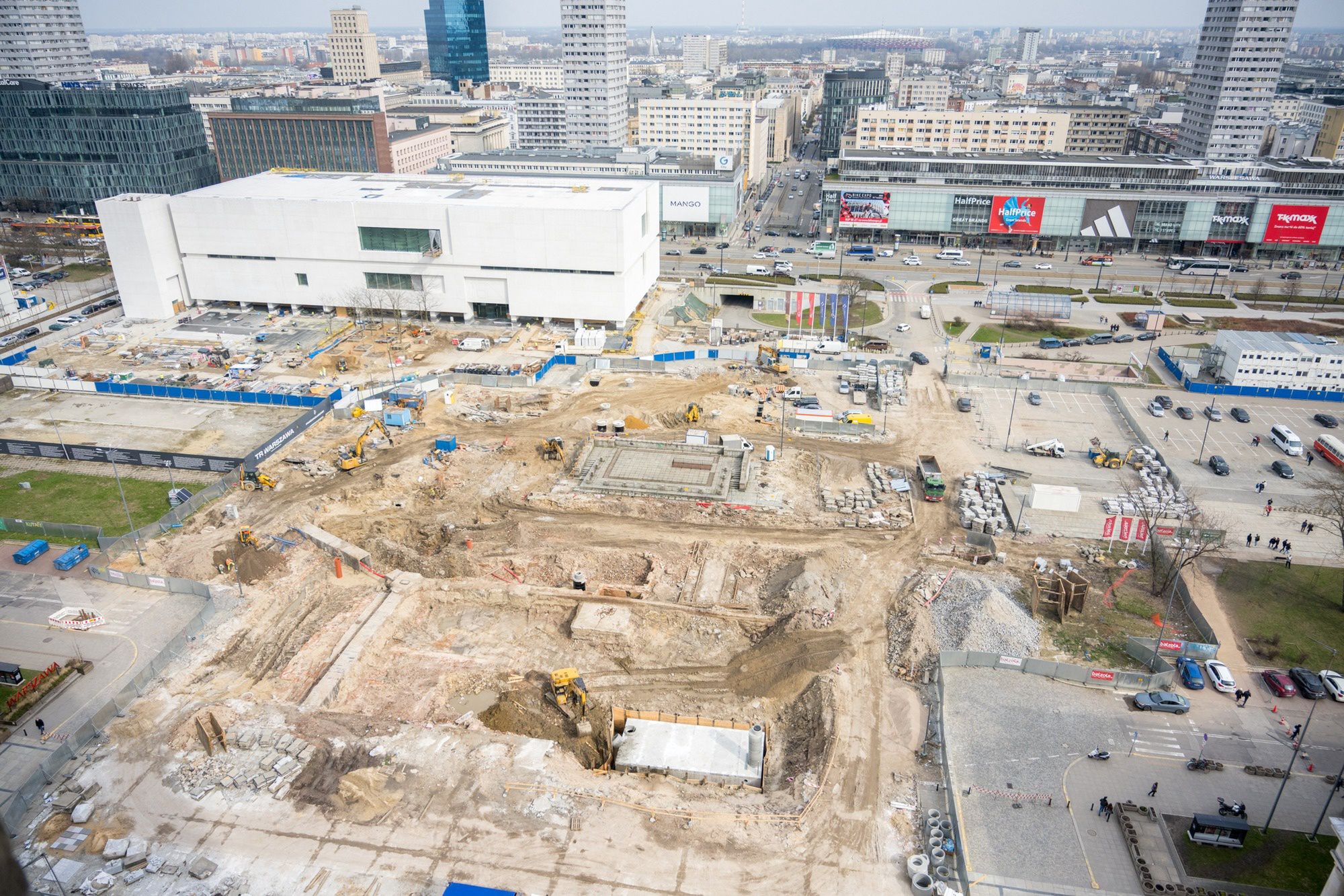 Prace budowlane na placu Centralnym