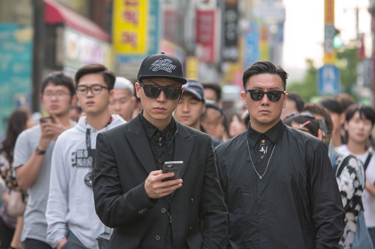 "Młodzi czterdziestolatkowie" pod ostrzałem memów. Pokoleniowa wojna o styl w Korei Południowej