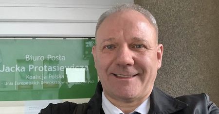 Protasiewicz wydał na grilla 130 złotych. Jak majówkę spędzają politycy?