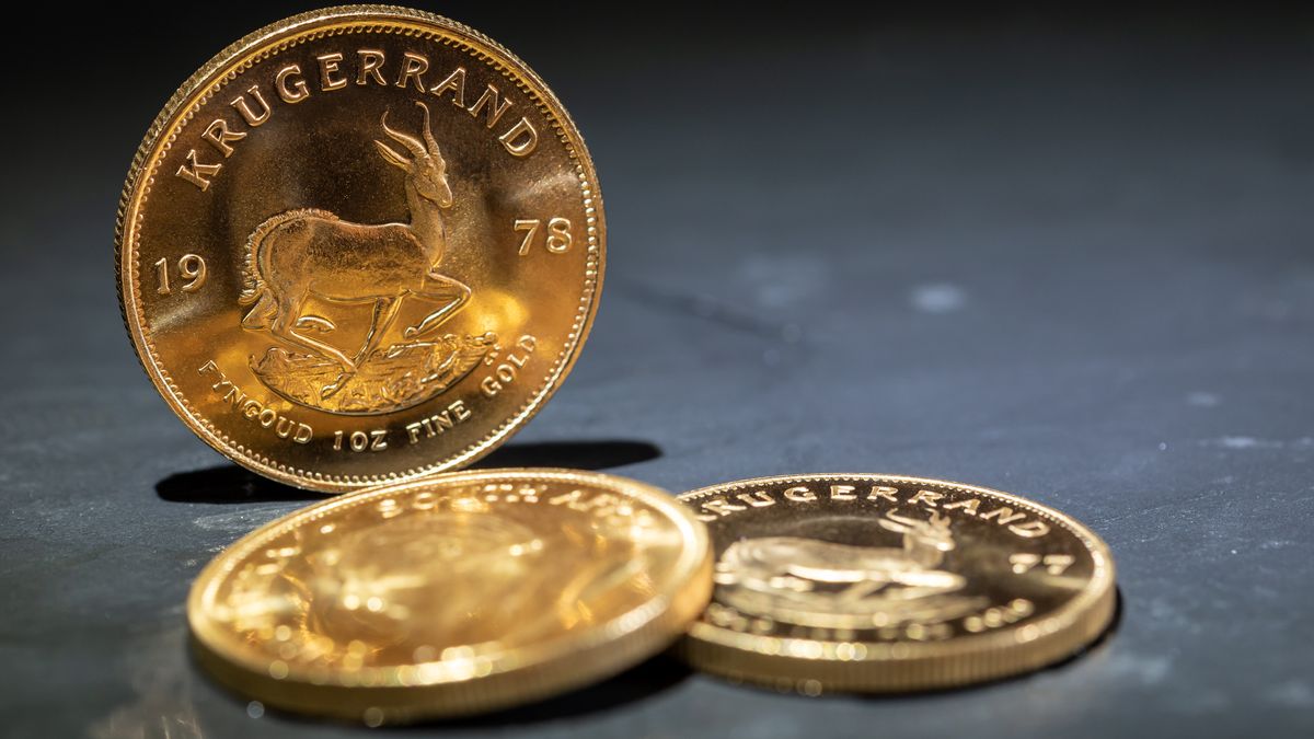 krügerrand, ounce, krugerrand, gold, coin, cash, bullion, asset, background, bullion coin, capacity, close-up, coinage, coins, copper, copper-gold, currency, finance, financial, fine, glamour, gold coin, golden, gray, hedge, inflation hedge, investment, kruegerrand, kruger, metal, money, precious, property, prosperity, pure, rand, safety, south africa, springbok, trade, value, wealth
