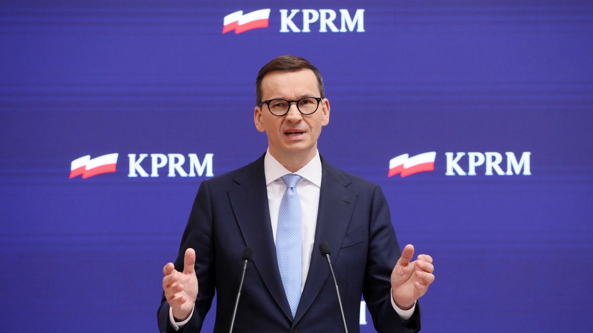 Konferencja premiera Morawieckiego nt. pomocy dla kredytobiorc�wFot. Wojciech Olkusnik/East News. Warszawa, 10.05.2022. Konferencja prasowa premiera Mateusza Morawieckiego oraz minister finansow Magdaleny Rzeczkowskiej. N/z: Mateusz Morawiecki.Wojciech Olkusnik