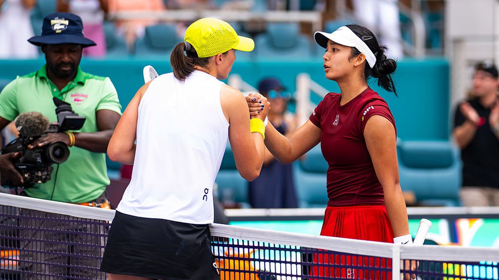 Getty Images / Robert Prange / Na zdjęciu: Iga Świątek i Alexandra Eala