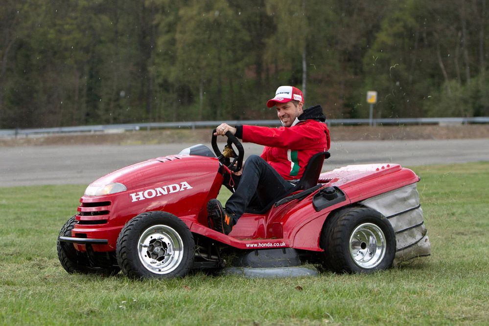 Kosiarką po Eau Rouge - Honda się rozkręca