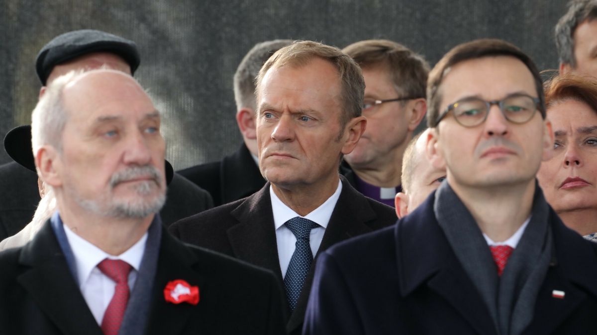 Choć PiS ma najwięcej głosów w sondażach, to jednak połączone siły opozycji według late poll mogą mieć większość w Sejmie