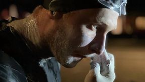 Dramat Polaka na 11 km do mety. "Musieliśmy wyciągnąć Bartka z wody"