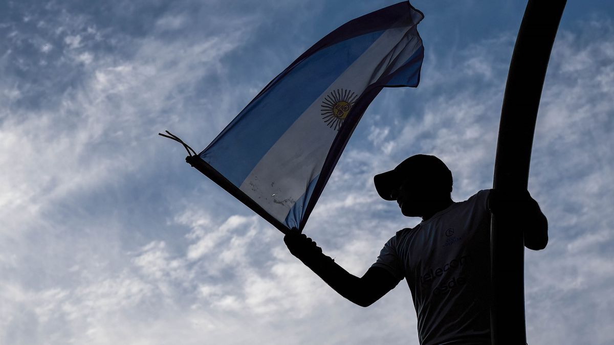 Zdjęcie okładkowe artykułu: Getty Images /  Mariana Nedelcu/SOPA Images/LightRocket / Jeden z kibiców reprezentacji Argentyny wpadł na szalony pomysł