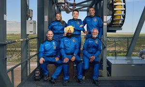 Bezos wysłał ich w "kosmos". Na statku miliarder z branży kryptowalut