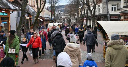 Narkotyki i broń w hotelu? Burmistrz z PiS zaprzecza