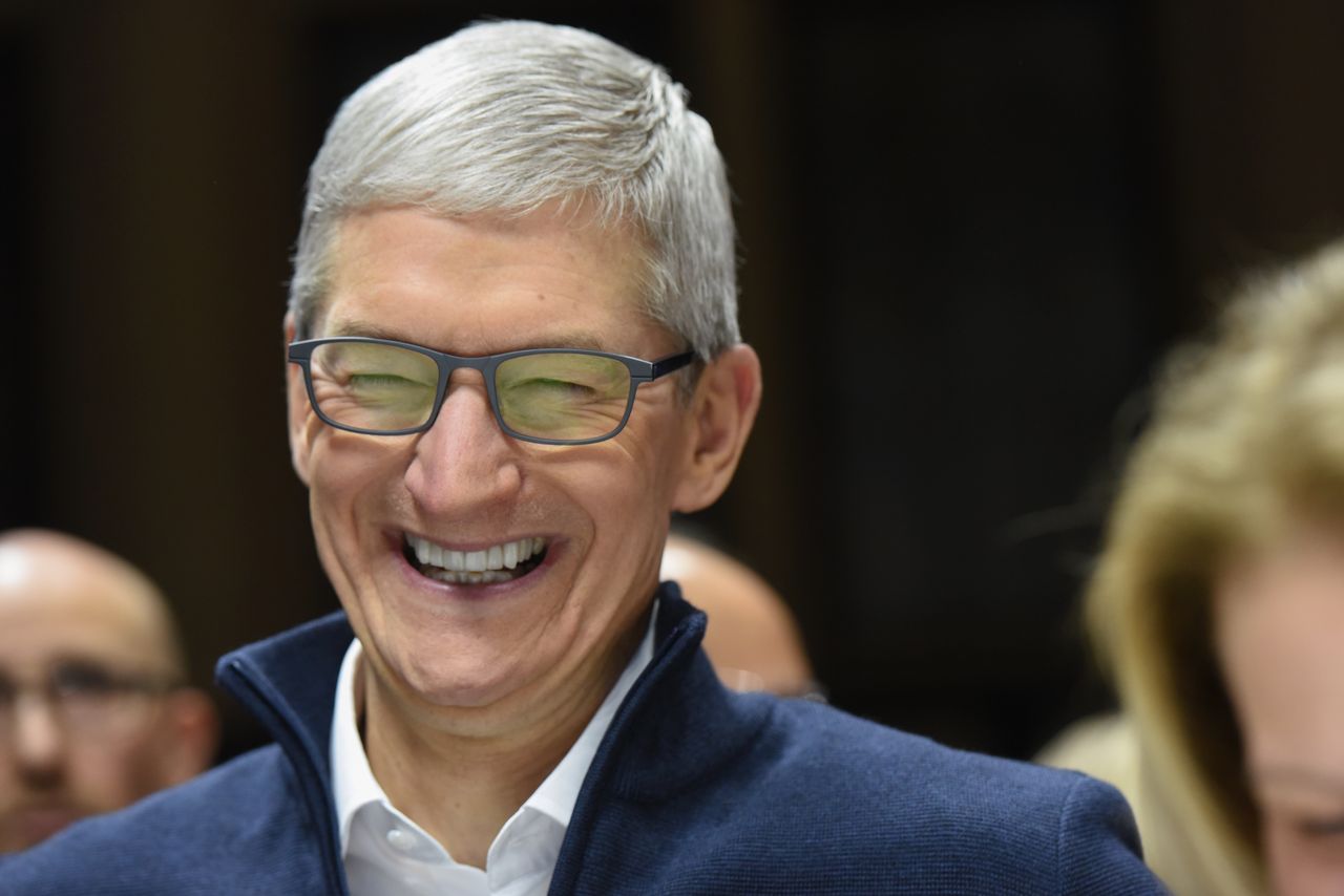 Tim Cook zarobił ponad 130 milionów dolarów w mgnieniu oka. A to zaledwie część majątku