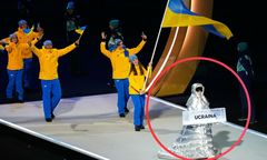 Nagły zwrot. Wiadomo, kim jest kobieta z tabliczką