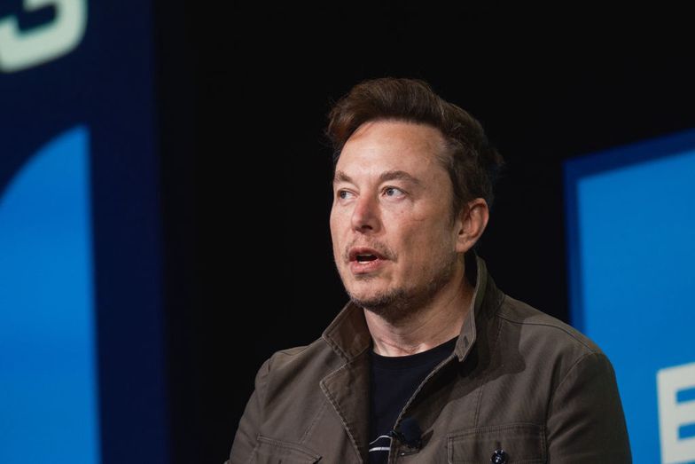 Odkąd Elon Musk przejął władzę, Twitter stracił połowę przychodów z reklam