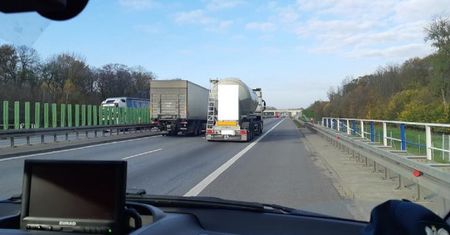 15 mandatów za wyprzedzanie na A4. ITD kontrolowała kierowców ciężarówek