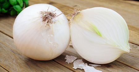 Mrożona w całości cebula