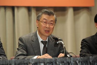 Premier rezygnuje w obliczu słabnącego poparcia społecznego