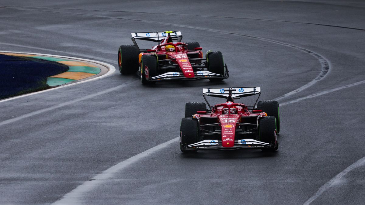 Materiały prasowe / Ferrari / Na zdjęciu: Charles Leclerc przed Lewisem Hamiltonem