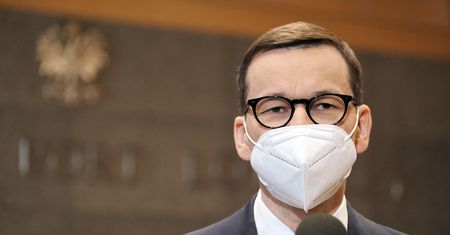 Bez patentów przy szczepionkach, walka z rajami podatkowymi. Morawiecki mówił, z jakimi postulatami leci do Portugalii
