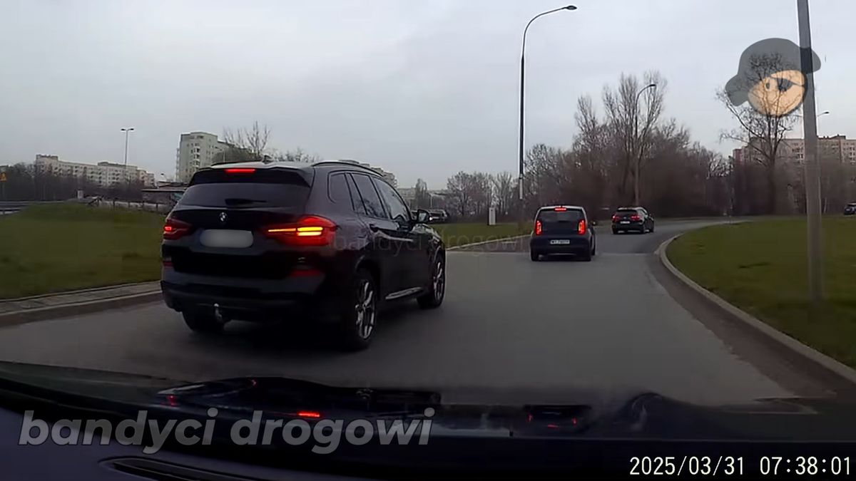 Strąbił kierowcę bmw. Oto co stało się po chwili.