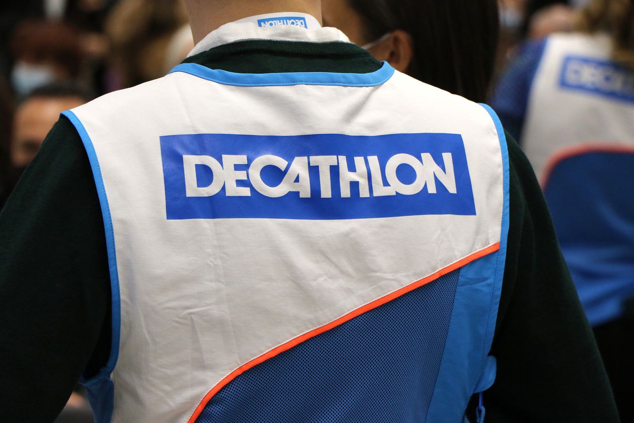 Undercover operations. Decathlon allegedly defies Ukraine sanctions by secretly trading in Russia